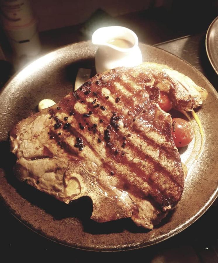 فندق The Bowers Bar & Restaurant بالينروب المظهر الخارجي الصورة